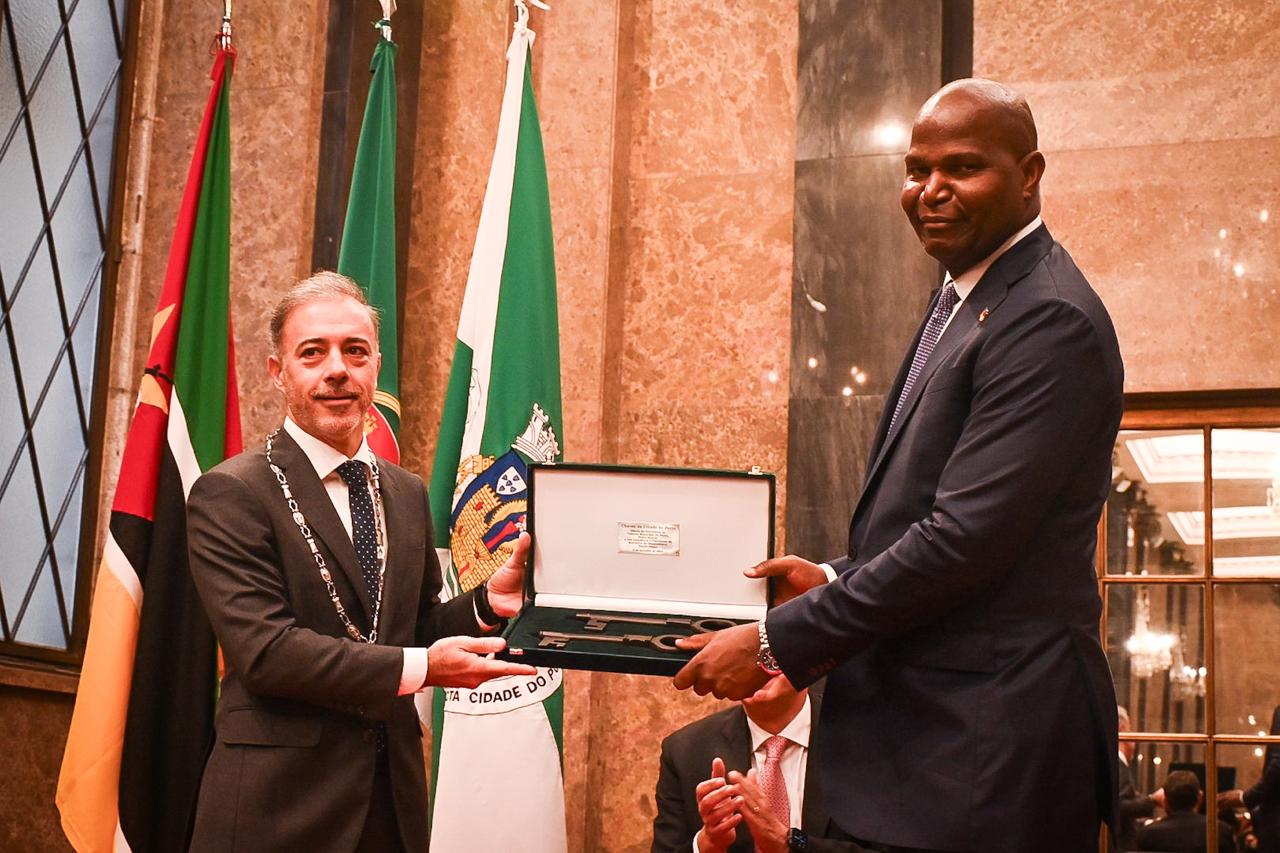 Porto Entrega Chaves ao Presidente Chapo e Reafirma Nova Etapa da Cooperação Bilateral